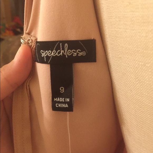 Beautiful dress with embellishments size 9 juniors - Picture 5 of 5